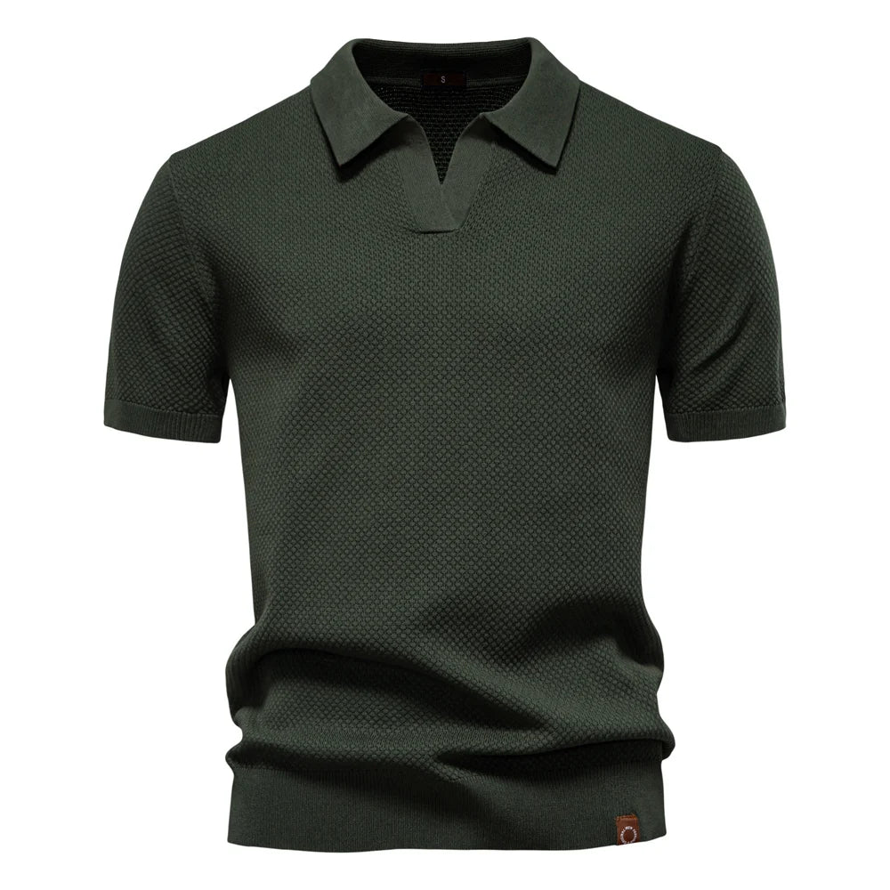 Camisa Polo Italiana Ravello Masculina em tricô premium na cor verde oliva escuro.
