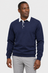 Polo azul-marinho com novo modelo, foto próxima