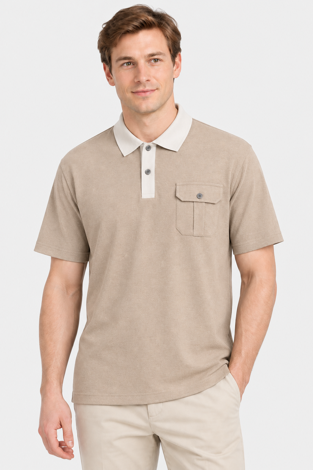 Polo bege com bolso, foto próxima
