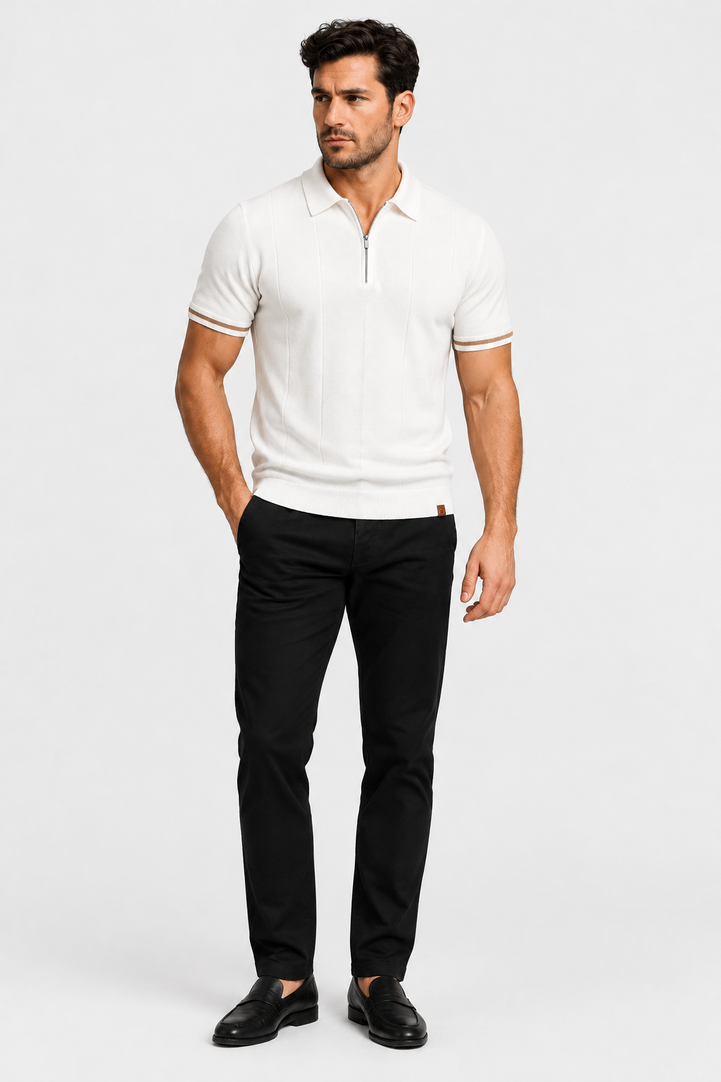Polo clara com zíper e o mesmo modelo, corpo inteiro