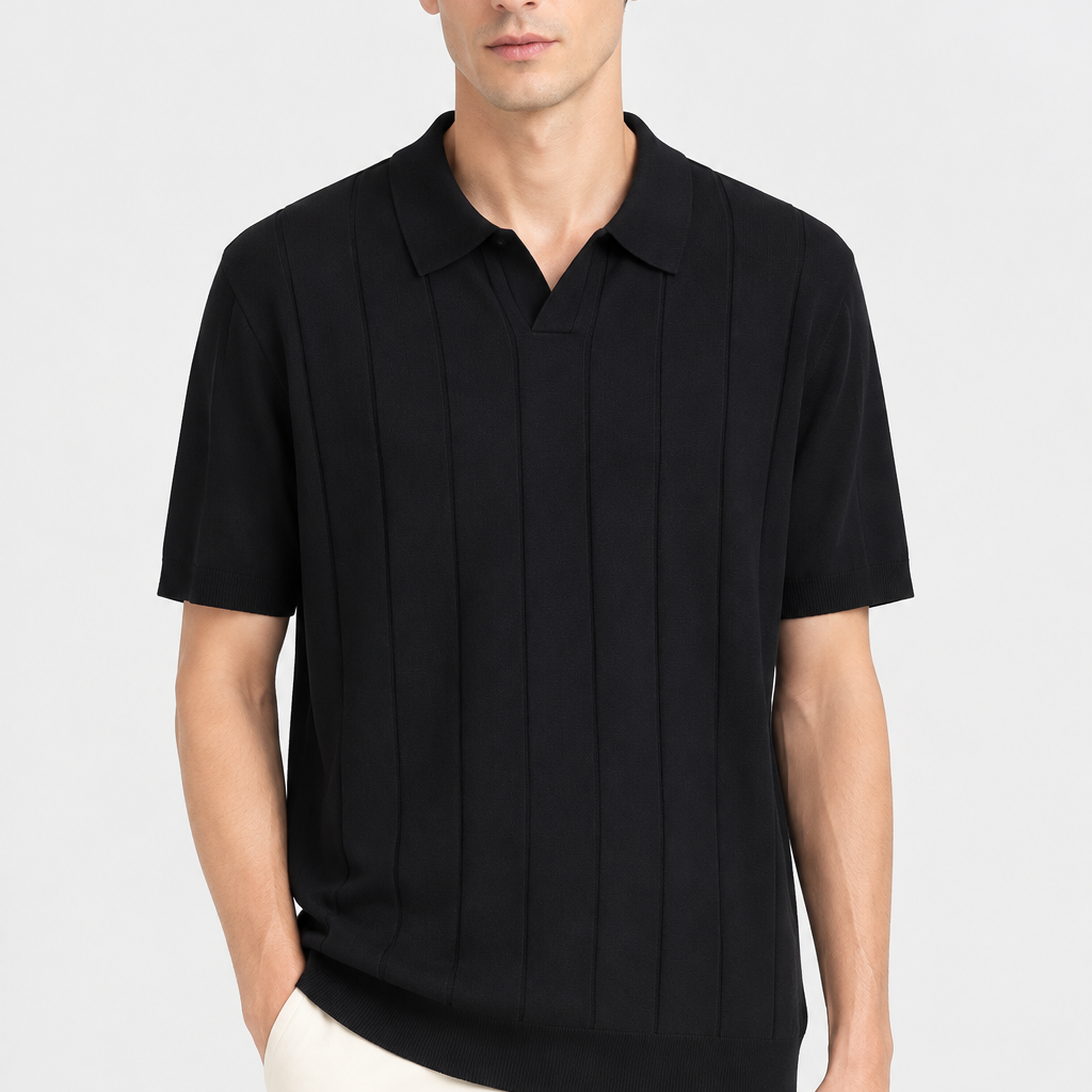 Polo preta com novo modelo de porte esguio