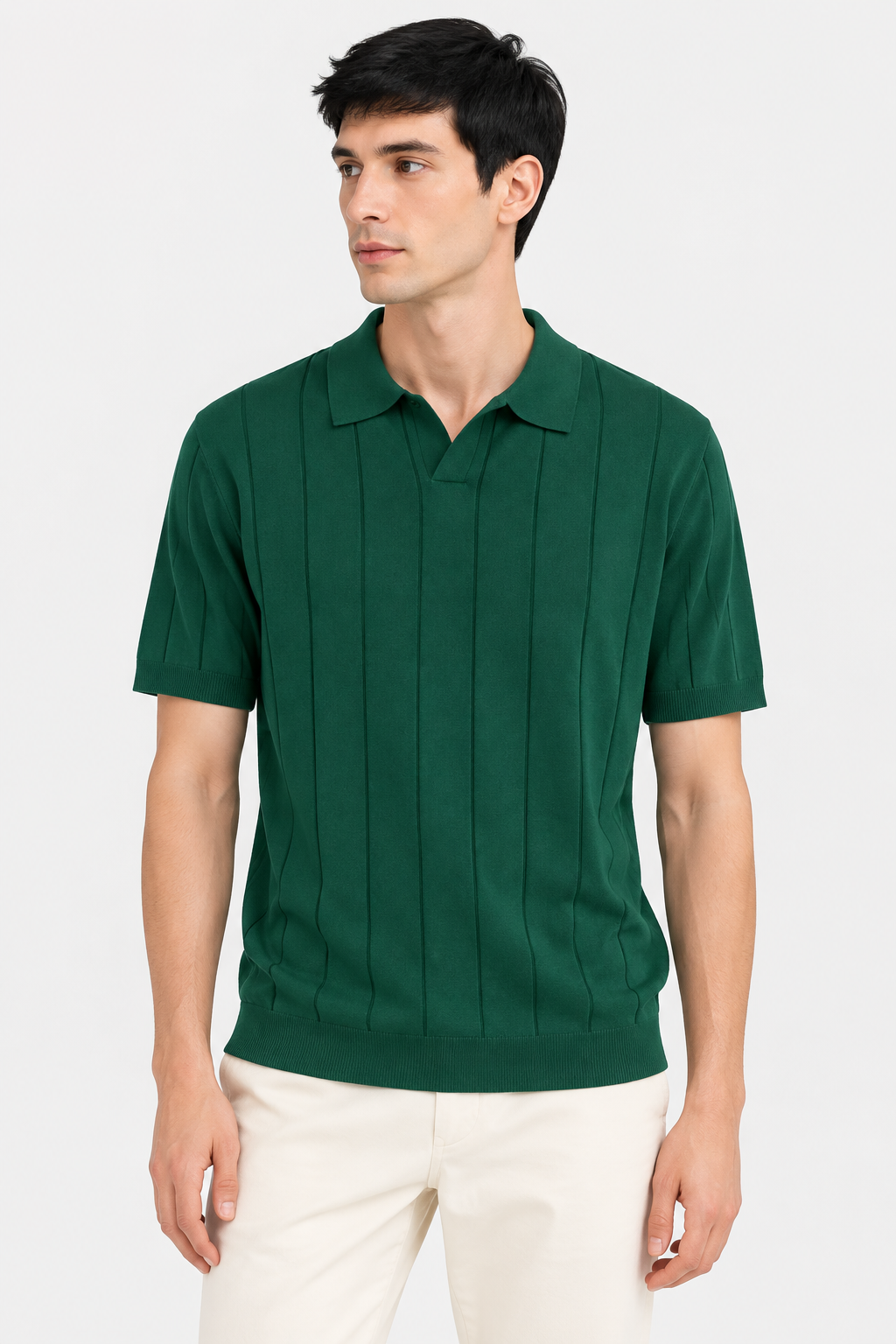 Polo verde com novo modelo de porte esguio